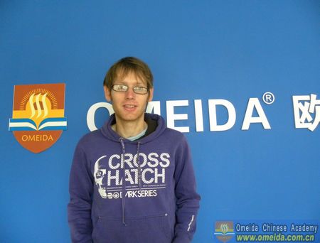 Welcome Thomas from Britain to study at Omeida!
