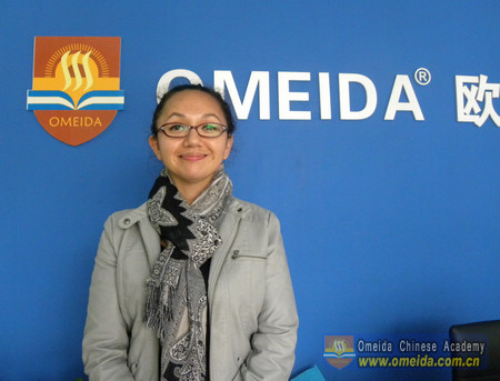 Welcome Angela from America to study at Omeida!