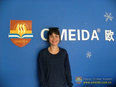 Welcome Phoebe from the UK to study at Omeida!