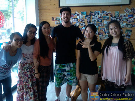 Congratulations to Simon on his completing Comprehensive Chinese Course!
