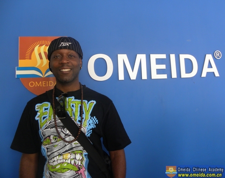 Welcome Willie from the U.S. to Study at Omeida!